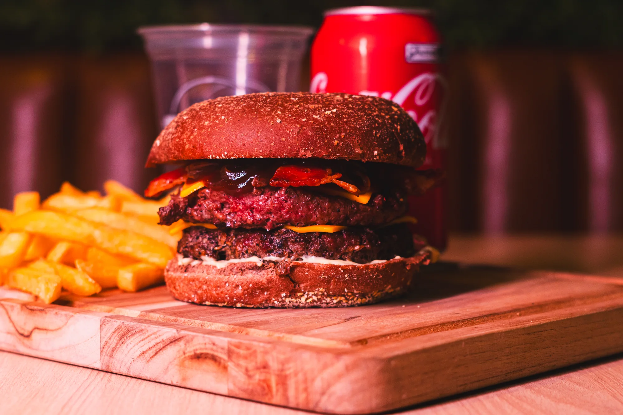 Hambúrguer artesanal duplo da Eating Burger's